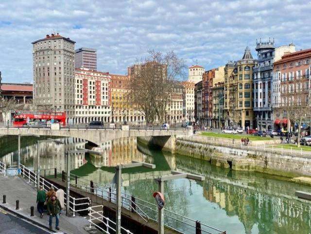 Apartmán Piso De Diseno Con Vistas A La Ria. Bilbao Exteriér fotografie