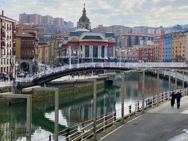 Apartmán Piso De Diseno Con Vistas A La Ria. Bilbao Exteriér fotografie